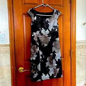 Cocktail dress size 6. Gray and black.